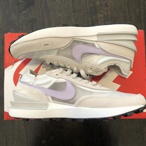 NEW Nike Waffle One Summit White/Infinite Lilac Size 8 💜